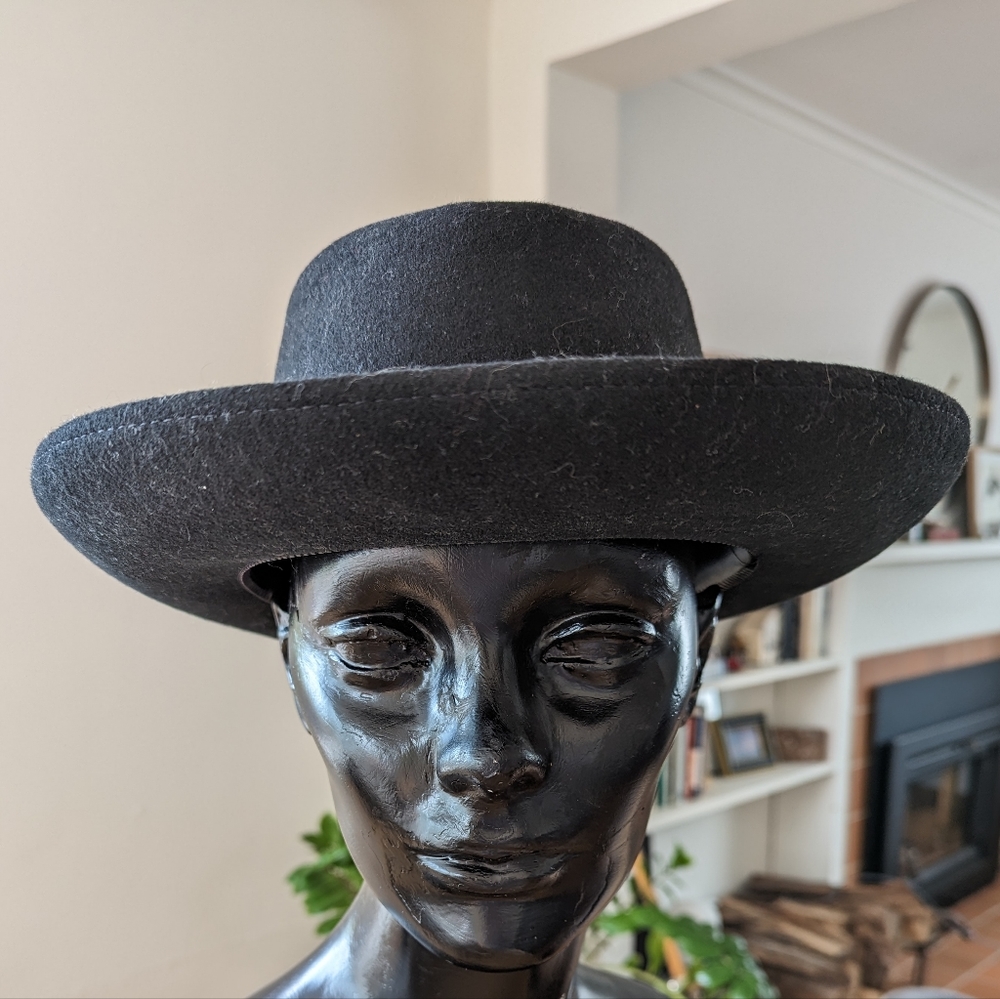 Longhorn black hat with ribbon